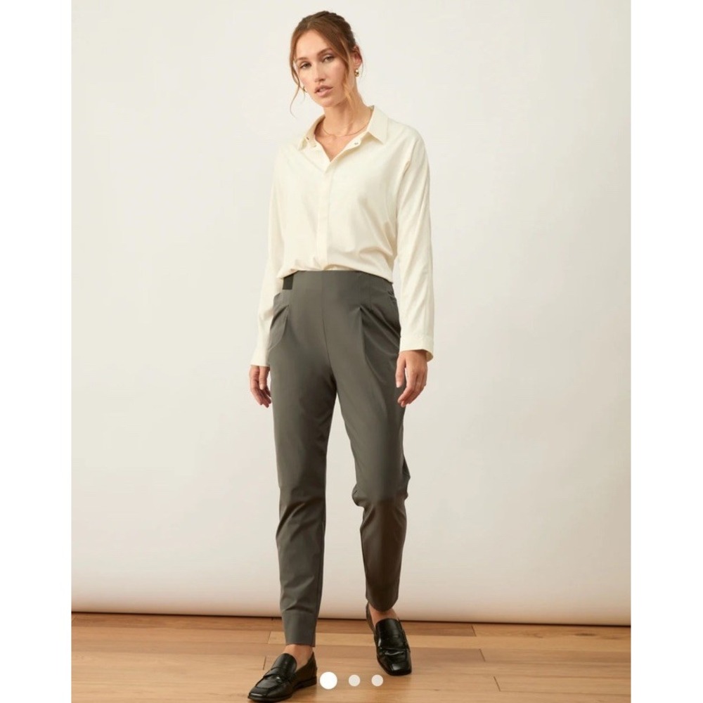 ADAY Turn It Up Pants‎ Magnet Green Size M Pull On Ankle Comfortable Stretchy